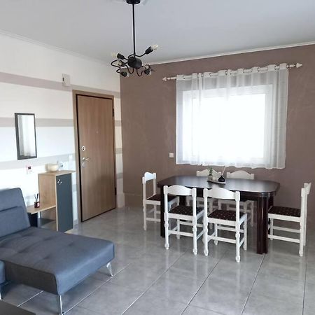 Άνετο Κεντρικό Διαμέρισμα Με 2 Υπνοδωμάτια Tripoli Bagian luar foto