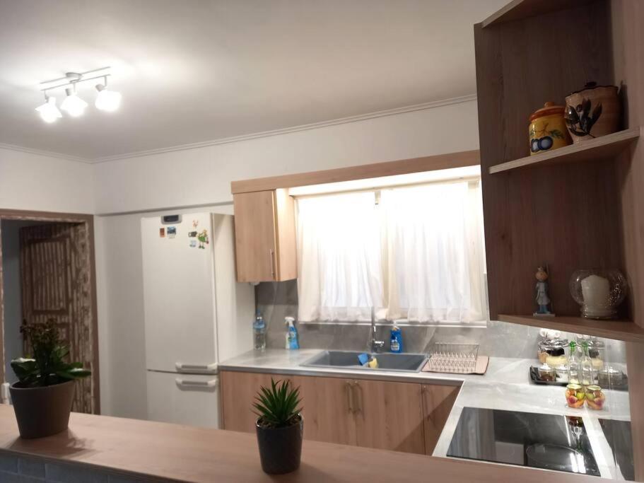 Άνετο Κεντρικό Διαμέρισμα Με 2 Υπνοδωμάτια Tripoli Bagian luar foto